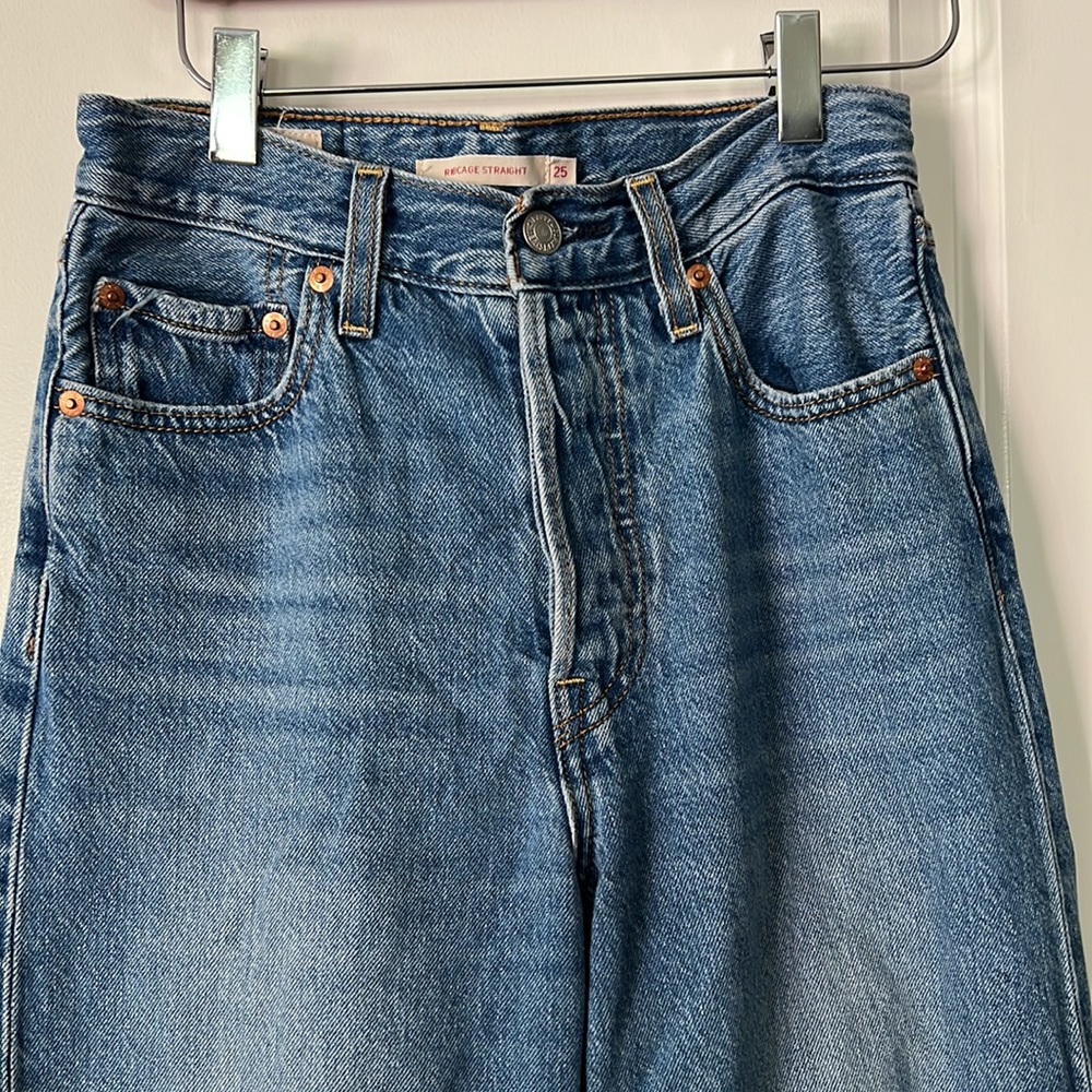 Levi’s Ribcage Straight Jeans - Picture 4 of 11